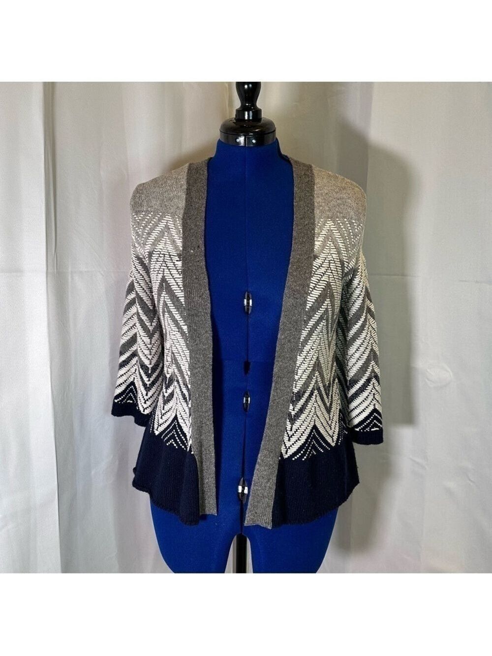 Moth by Anthropologie Chevron Patterned Gray and Navy Women's Cardigan